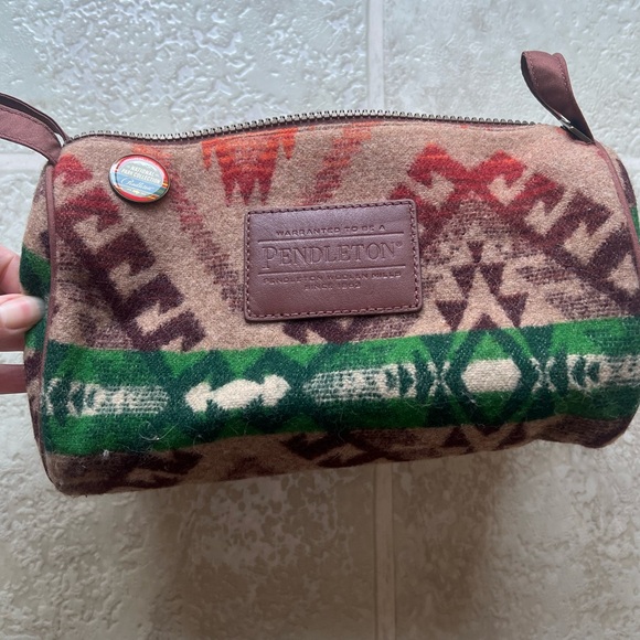 Pendleton Travel Kit - Picture 1 of 6